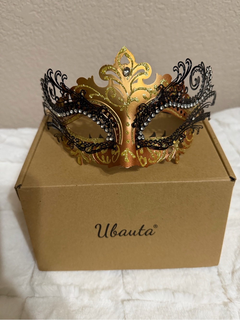 Ubauta Gold and Black Venetian Masquerade Mask for Women